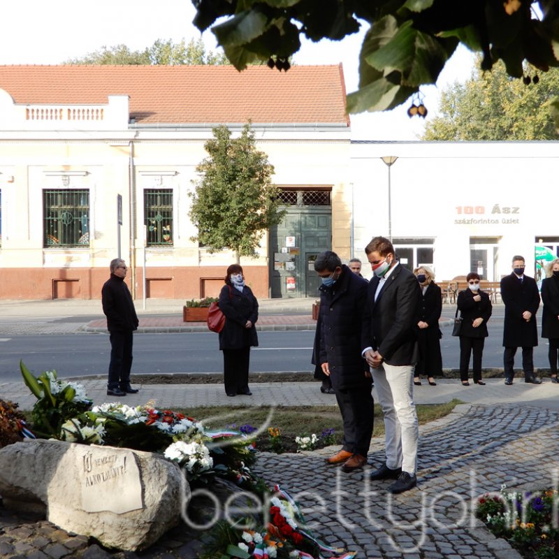 Az '56-os forradalomra emlékeztünk 40
